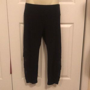 Crisscross Crop Yogi Leggings
